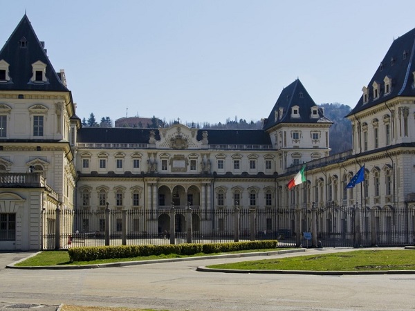 Se per il week-end lungo del ponte del 2 giugno vuoi visitare una città ricca di arte, cultura e divertimento ma non hai voglia di andare all’estero e di prendere un aereo, allora la soluzione per te può essere Torino.