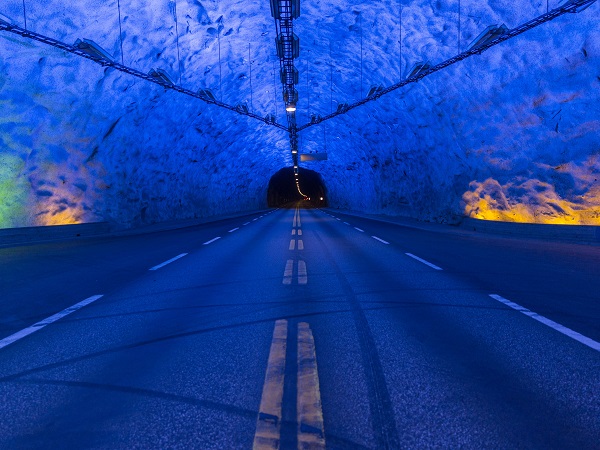 In Norvegia c'è la galleria stradale più lunga del mondo: è il tunnel di Lærdal, lungo quasi 25 km, che collega Oslo e Bergen.