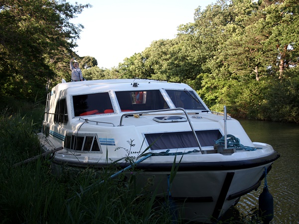 L'houseboat è una piccola casa galleggiante con cui è possibile girovagare per l'Olanda.