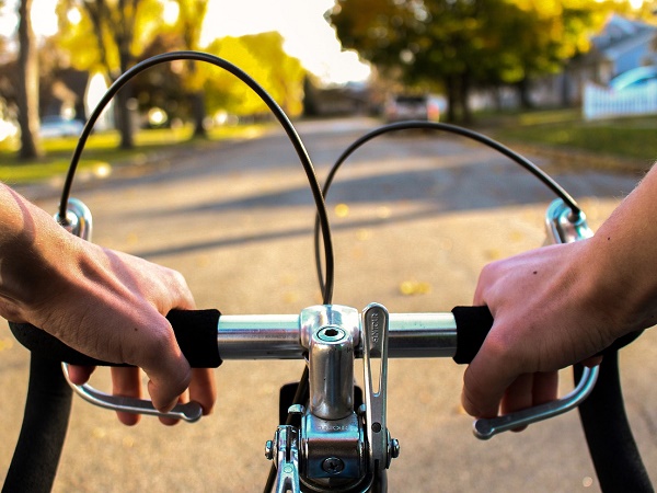 Come ci si muove in viaggio da soli? La bicicletta è una delle soluzioni.