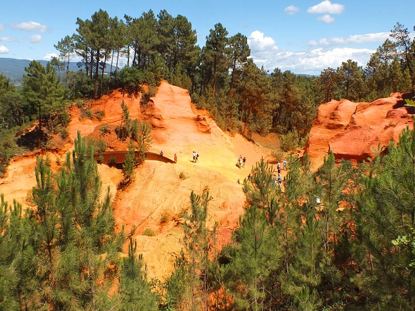 Un canyon in Francia? Si trova a Luberon ed è di un colore ocra sorprendente.