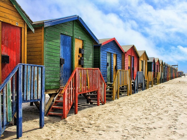 Le casette colorate della spiaggia di Muizenberg, non distante da Città del Capo.