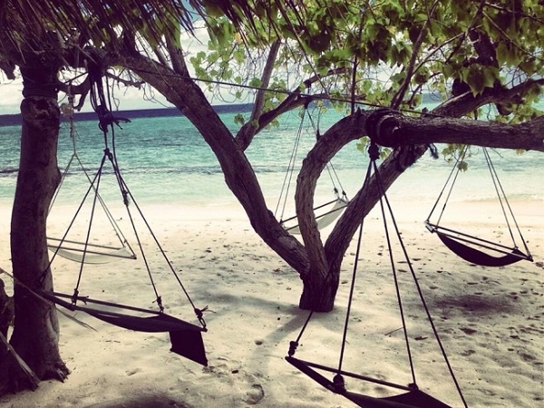Un po' di riposo nella penombra del paradiso che sono le Maldive