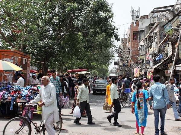 Imperdibile un giro in rischiò una volta arrivati in India perché consente di immergersi tra la folla senza rinunciare completamente a un po' di agio.