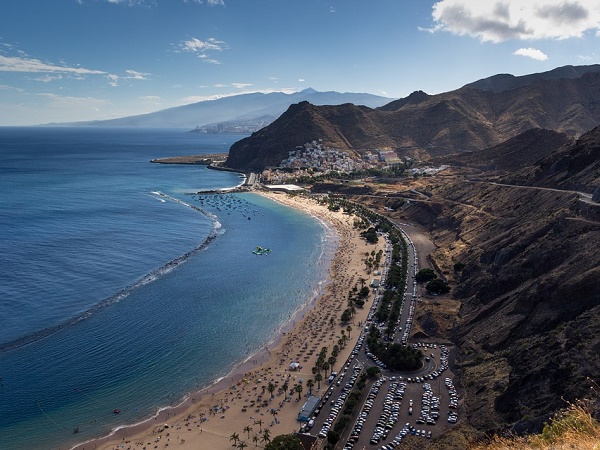 Tenerife offre il mare ai sub e ai non sub, ma si resta all'asciutto grazie al sottomarino giallo di Playa de Las Americas