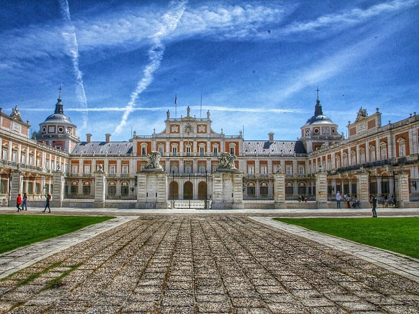 Sede della Corona di Spagna fino al XVI secolo Aranjurez è sede di un elegante Palazzo Reale con ampi giardini.