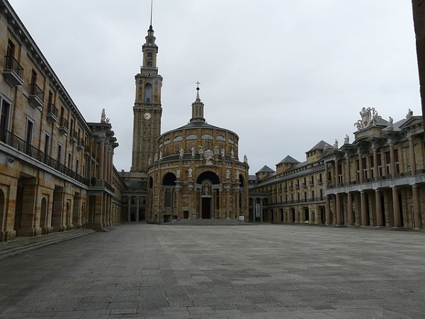 Gijon custodisce il primato del palazzo più grande di Spagna.