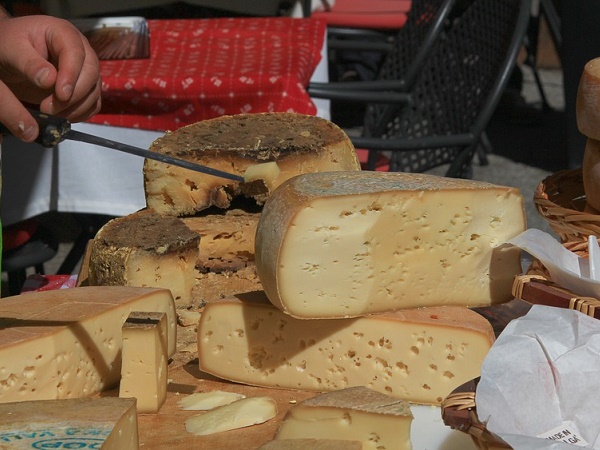 Il Trentino offre una grande varietà di prodotti tipici: strudel, carne salada, strangolapreti, canederli… e una lunga lista di formaggi!