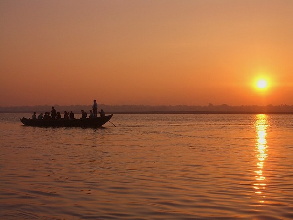 Varanasi è la città dove scorre il Ganga Mata (Madre Ganga), il luogo sacro degli induisti.
