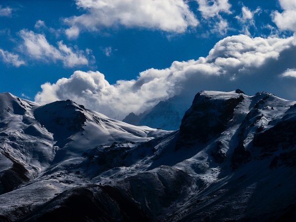 Il cortometraggio "Iran: a skier’s journey" vi porta sulle bianchissime montagne di Alborz e Zagros, nella regione settentrionale dello stato.