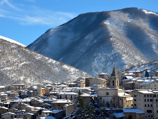 "Il viaggio", per la regia di Alfredo Arciero, vi fa viaggiare sulla “Transiberiana d’Italia” .