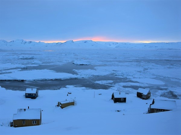 Il villaggio di Tiniteqilaq, la “vera Groenlandia”, come dicono gli inuit.