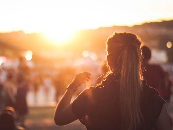 Ci sono luoghi in cui chi desidera percorrere miglia e chi vuole starsene seduto nella propria poltrona possono incontrarsi sentendosi ugualmente a proprio agio: i festival di viaggio.