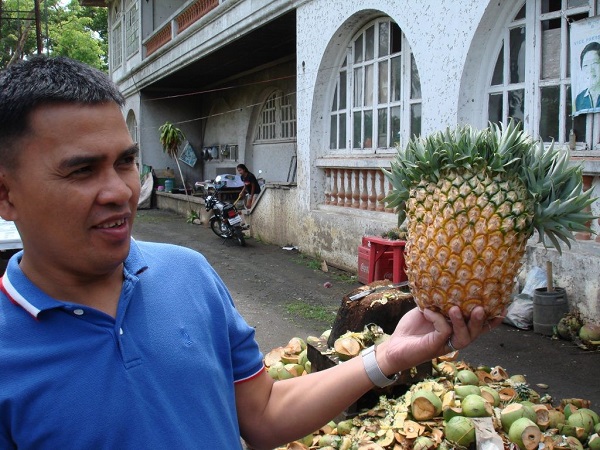 Da provare assolutamente il cocco fresco, ma vanno assaggiati anche il mango, l’ananas e, soprattutto, le banane.