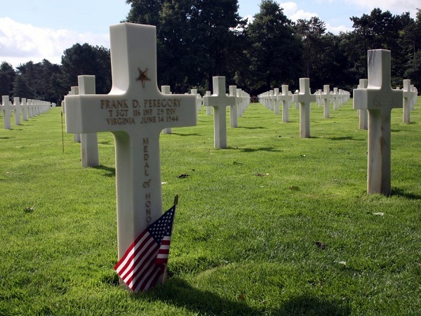 Imperdibile il cimitero americano di Colleville-sur-Mer, con croci bianche a perdita d’occhio.