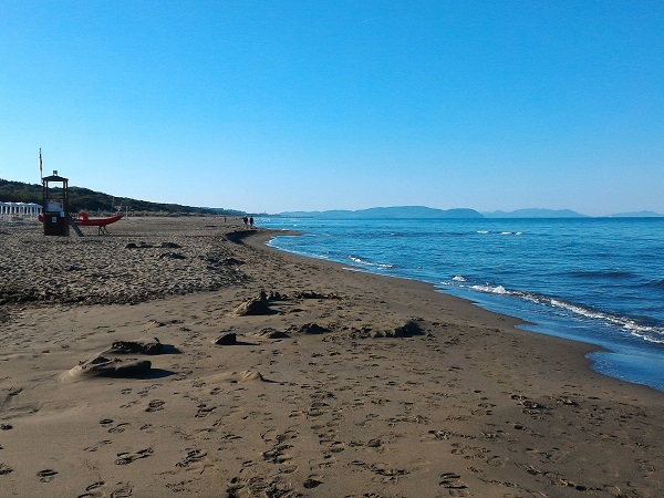 Partire per una settimana di mare in Toscana a inizio ottobre potrebbe suonare come una piccola follia. Se ci si aspetta poco sole, bassa temperatura, desolazione e servizi zoppicanti si potrebbe restare... delusi!