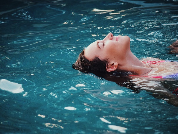  In una settimana di mare in Toscana a inizio ottobre ho avuto conferma di appartenere alla categoria dei nuotatori d’acqua fresca, che si tuffano in piscina non riscaldata alle 18, quando il sole ha di caldo solo il colore.