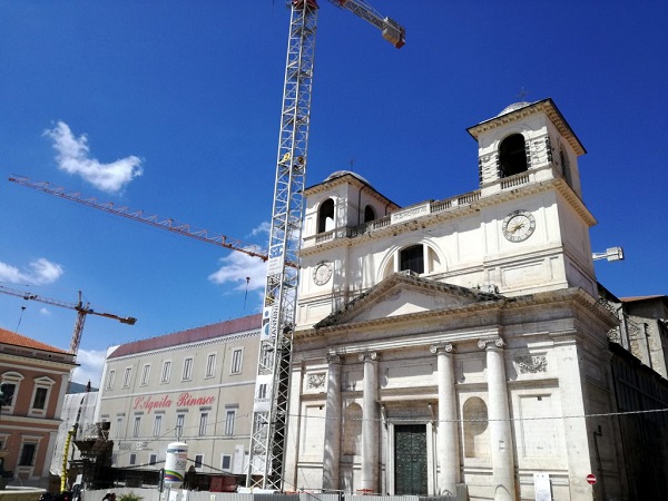 La gran parte del centro de l'Aquila è stata rimessa a nuovo e l'esteso centro sta diventando un gioiellino.