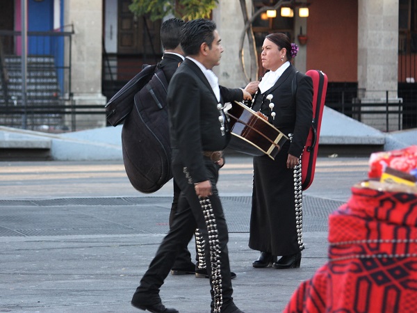 Tutte le sere i mariachi si danno appuntamento poco prima del tramonto a Plaza Garibaldi.