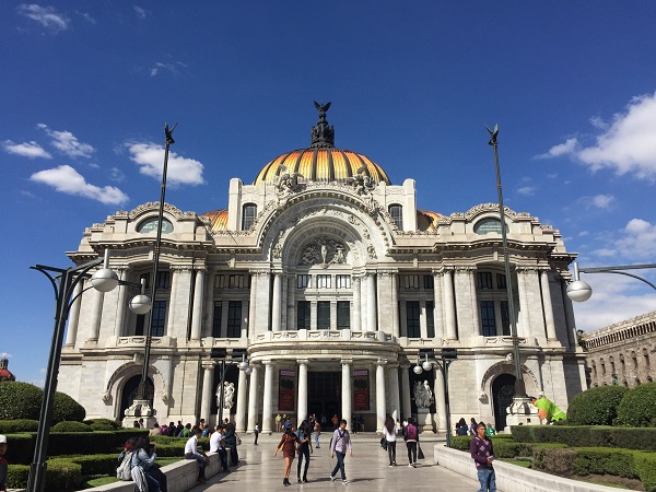 Simbolo di Città del Messico, il palazzo delle Belle Arti è famoso non solo per le preziose collezioni ma anche per la meravigliosa facciata e la cupola dorata.
