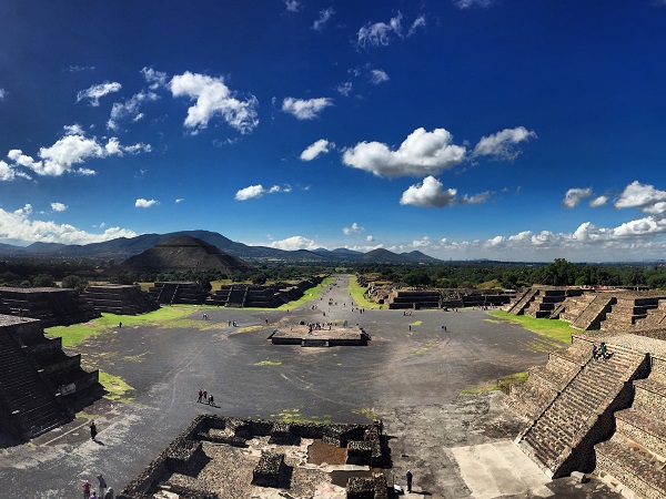 Teotihuacán è stata la città preispanica più grande del Messico. Ubicata a soli 50 km dalla capitale, è facilmente raggiungibile con una visita di mezza giornata partendo proprio da Città del Messico. 