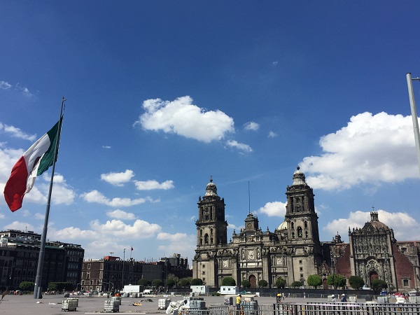 Plaza de la Constitución è la piazza principale di Città del Messico, tutti la chiamano “Zócalo”.