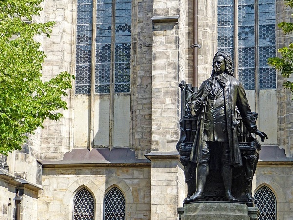 A lato della Thomaskirche, faccio un salto al monumento che ricorda Bach, che visse a Lipsia dal 1723 al 1750 ricoprendo il ruolo di Kantor.