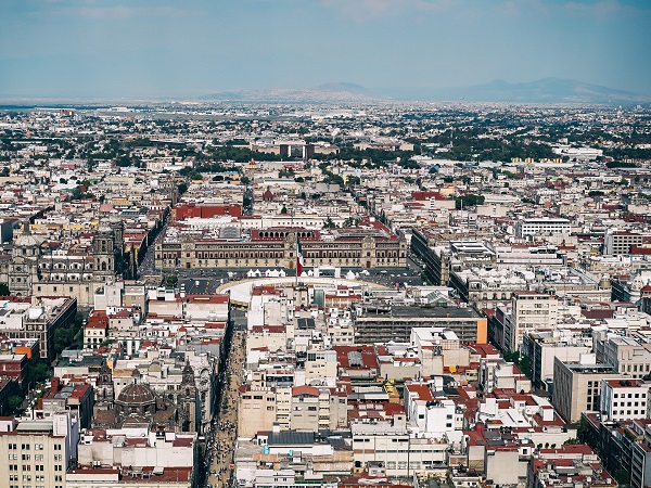 Si sente parlare di Città del Messico come di una città gigantesca, caotica e pericolosa. Eppure io voglio portarvi in una città soprattutto vivace, giovane e piena di vita.