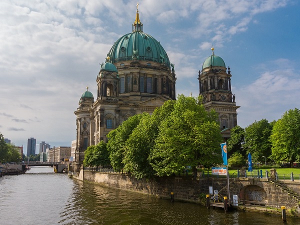 Mai state a Berlino! Non c’è un motivo preciso, ogni volta che sceglievano una meta di viaggio, anche solo per un weekend, Berlino non si è mai trovata nelle loro liste.