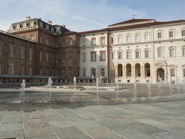 La Reggia di Venaria: Sontuosa, maestosa, regale, imponente, vasta.