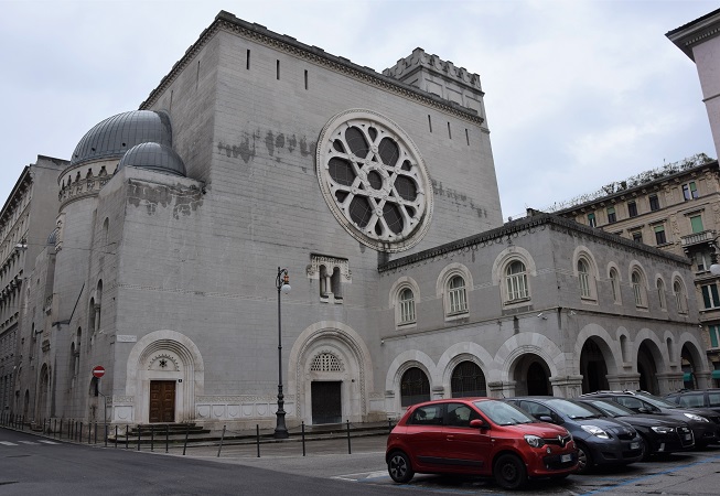 La sinagoga è visitabile solo a orari fissi e con guida.