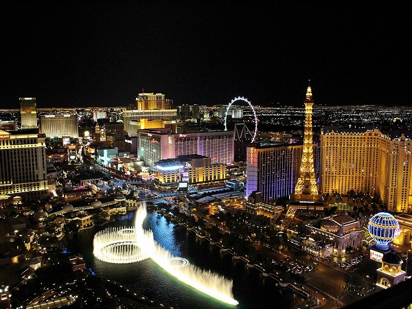 Per chi invece vuole colpire nel cuore lo sposo o la sposa, la meta per eccellenza è senza ombra di dubbio lei, Las Vegas. 