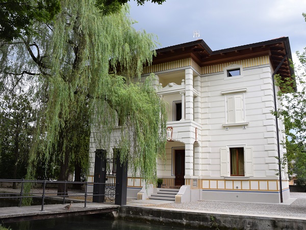 Mi piacerebbe tornare a Udine, ma sceglierei una stagione più mite dell’estate: sentirei meno il desiderio di tuffarmi in ogni tratto delle rogge cittadine.