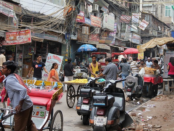 Hai letto racconti di un’India trafficata oltre ogni immaginazione e ne hai subito il fascino arrivando a considerare la partenza per l’India una possibilità concreta.