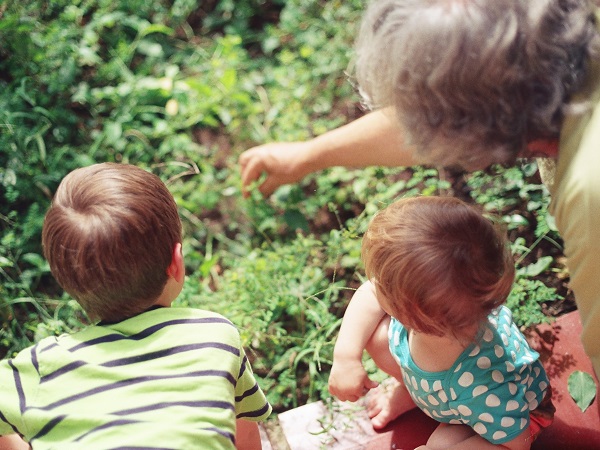 I nonni sono un aiuto, un sostegno, e regalano ricordi indelebili ai nipoti e a tutta la famiglia. 