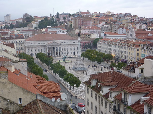 Lisbona, la città delle partenze alla scoperta di Nuovi Mondi, ci è sembrava la meta ideale per il nostro viaggio simbolico e reale. 