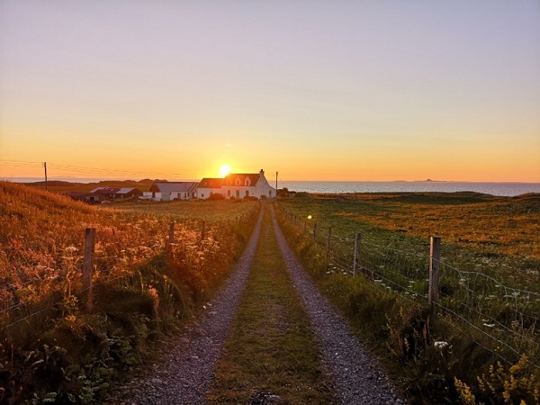 Con l'ultimo traghetto abbiamo raggiungo l'isola di Iona, e in circa dieci minuti a piedi siamo arrivate alla nostra fattoria per cena.