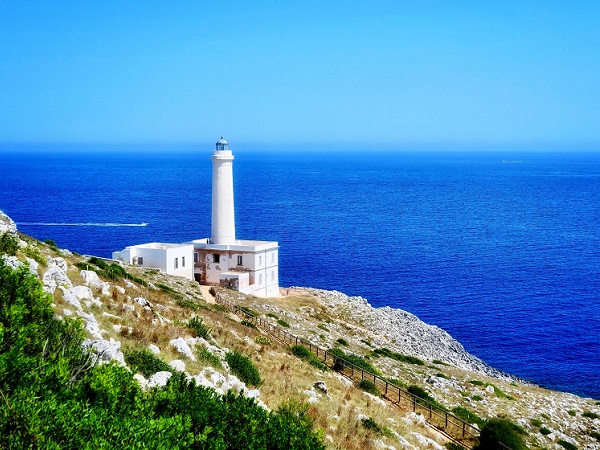 Finalmente avevo scoperto due itinerari alla mia portata, per le distanze contenute e le pendenze vicine a zero, uno lungo la Costa Salentina e l’altro lungo la via Francigena.