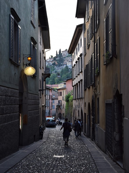 La nostra visita a Bergamo con La Margì è iniziata a Borgo Canale, il quartiere degli artisti.