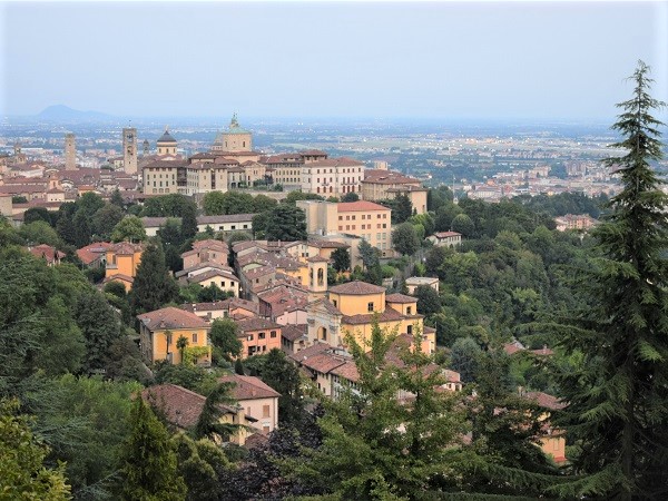 Vista di Bergamo alta dal belvedere di via S. Vigilio.