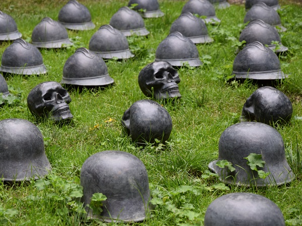 Il Sentiero del Silenzio, Porta della Memoria è un percorso circolare a metà tra sentiero nel bosco e mulattiera celebra i caduti della Grande Guerra.