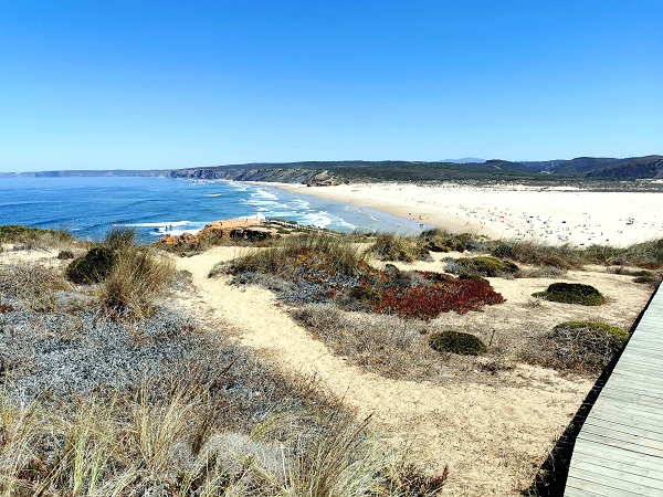 All’estero in periodo Covid? Io ho deciso di provarci, con una toccata e fuga in Portogallo. Le coste dell'Algarve ripagano il viaggio con la mascherina.