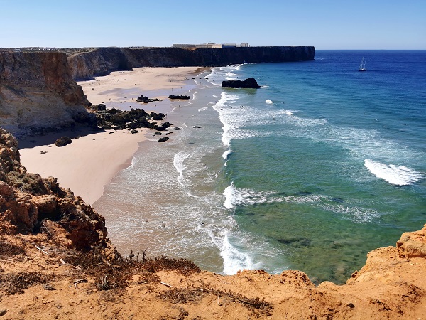 Dopo essere stati 4 notti ospiti di amici a São Brás de Alportel, ci spostiamo verso ovest e percorriamo la costa Occidentale del Portogallo.