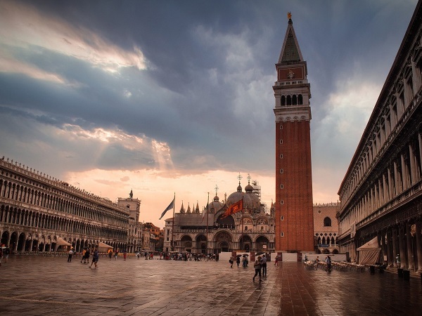 Ci troveremo direttamente in piazza San Marco in modo che ciascuno si sposti con il mezzo che lo fa sentire a proprio agio.