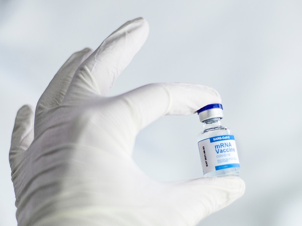 La certificazione verde COVID-19 attesta l'avvenuta vaccinazione o la guarigione entro i sei mesi precedenti o l'esecuzione di un tampone con esito negativo nelle 48 ore precedenti.