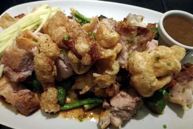 Se siete nelle Filippine, provate il bagnet (chiamato anche chicharon), a base di pancetta di maiale croccante bollita e fritta, condita con sale, pepe nero in grani, aglio e alloro.