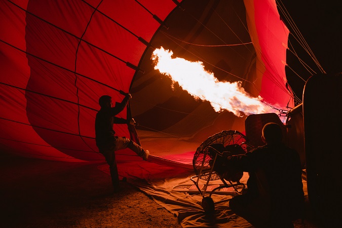 I fumatori devono rinunciare al fumo, per tutto il volo in mongolfiera e anche nelle fasi di gonfiaggio e sgonfiaggio del pallone.