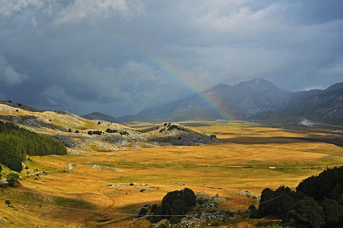 Siete mai stati nelle Highlands scozzesi? Se non avete voglia di prendere un aereo per andare fin là, potete ritrovare paesaggi molto simili in Abruzzo, a Campo Imperatore e dintorni.