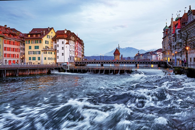 I 4 più antichi cantoni dell Svizzera si affacciano sul lago di Lucerna. Un week-end lungo è ideale per esplorarlo e visitare i dintorni, anche dall'alto.