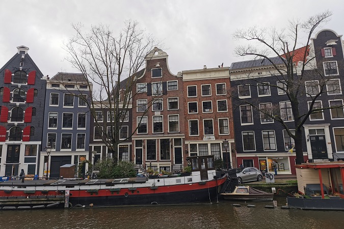 Visitare Amsterdam in giornata per avere dimestichezza con le strade nel viaggio di aprile. Follia? Non più del meteo di Amsterdam per la tempesta Eunice.